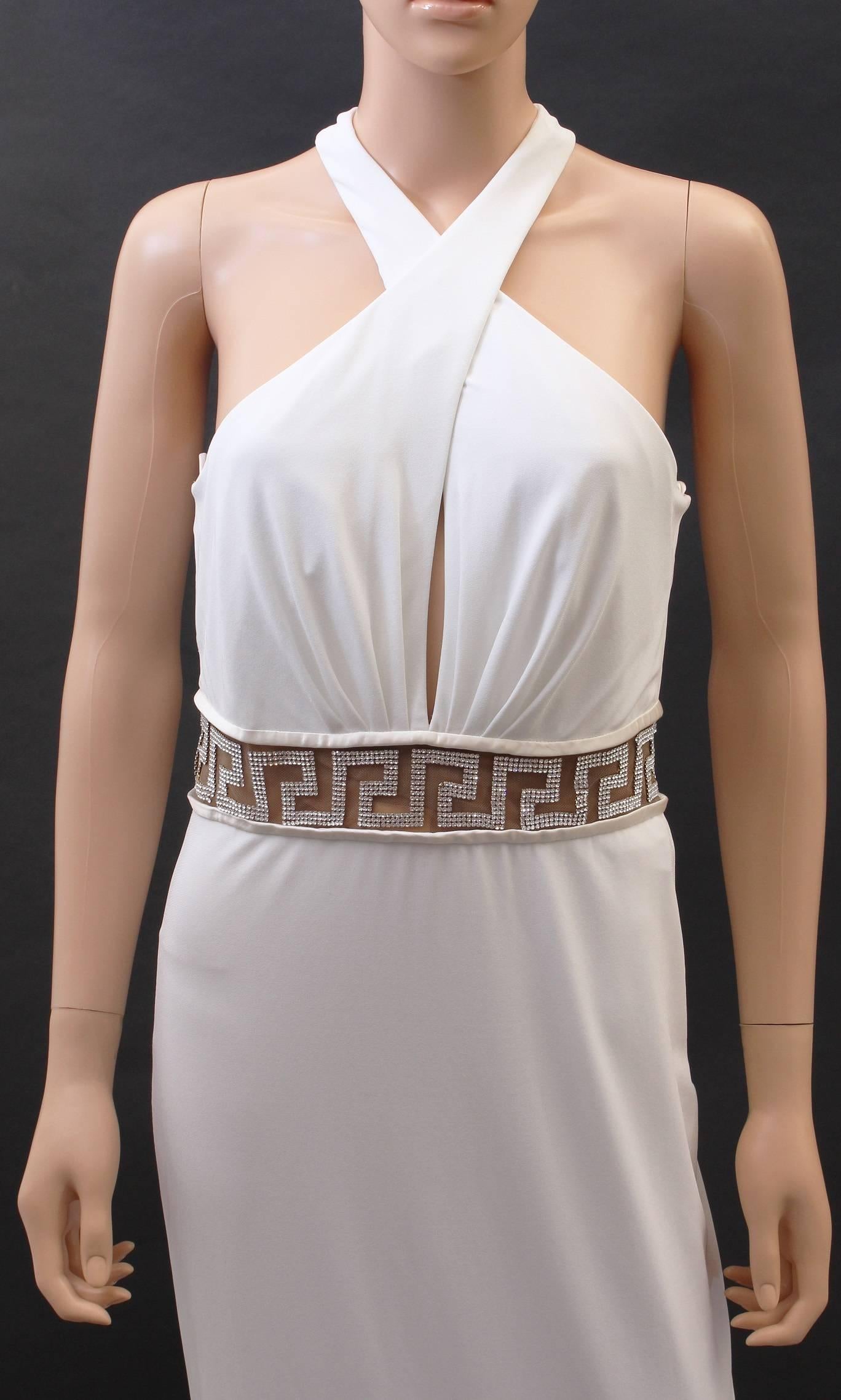 Versace Crystal Embellished white gown

IT size 44 - US 8

New, with tags.