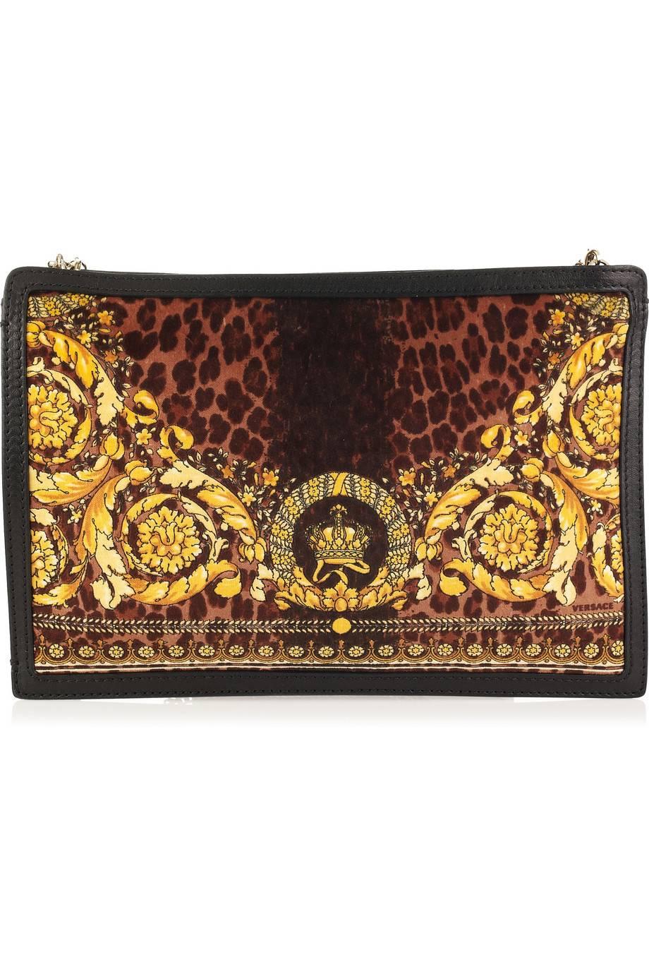 VERSACE

Printed bag / clutch

 Combining signature baroque and animal motifs, this statement piece is perfect as part of a glamorous evening look


Weighs approximately 0.9lbs/ 0.4kg
Depth 2cm
Handle Drop 21cm
Height 17cm
Width 25cm
Zip fastening