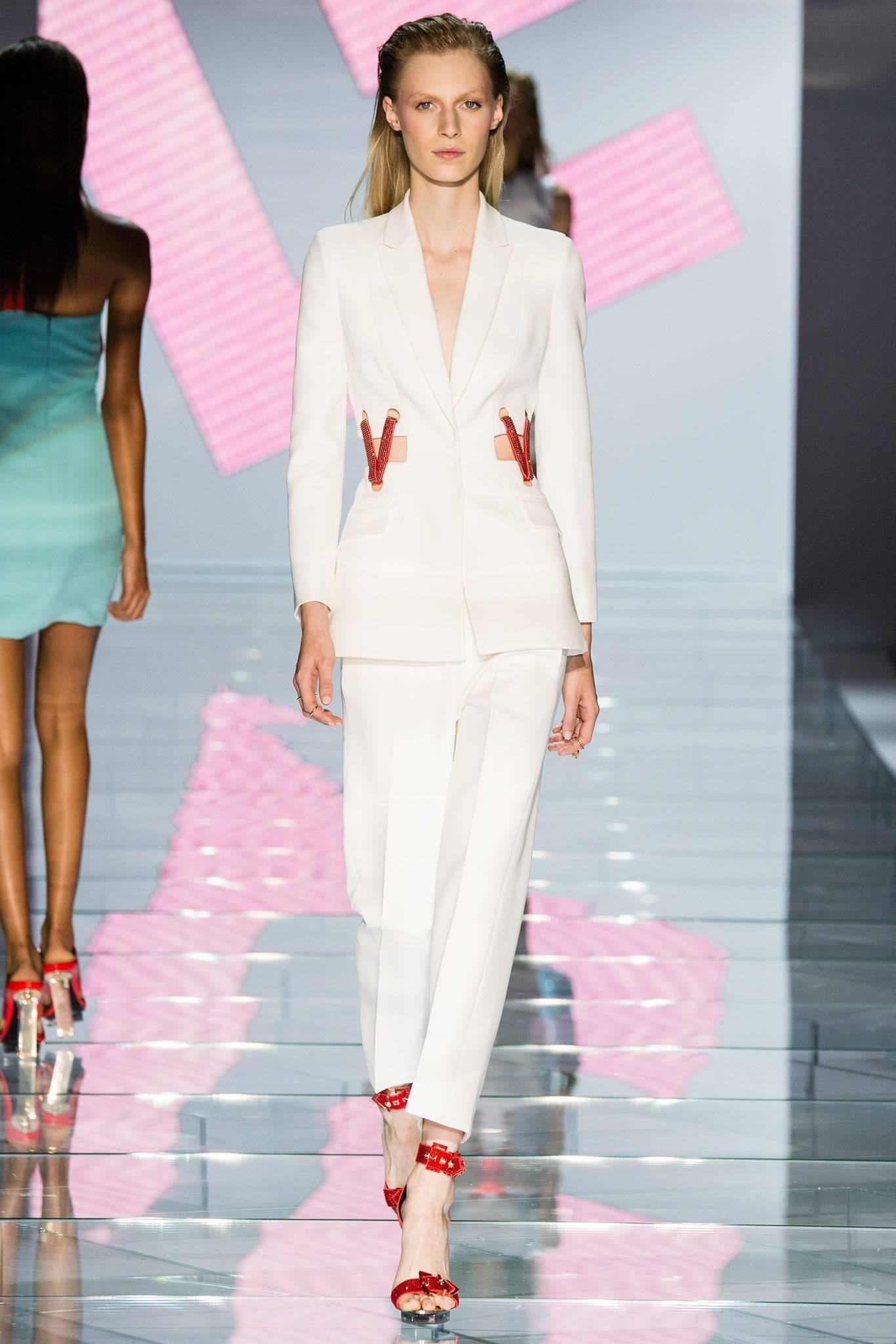 VERSACE

Actual runway sample Spring/Summer  20015 Look #36

White Pant Suit



Detailed with red crystals




Content: 100 silk,

 lining: 100% silk

trim: 60% nylon, 40% silk

IT Size 38 - US 2



Jacket:



Shoulder to shoulder 15