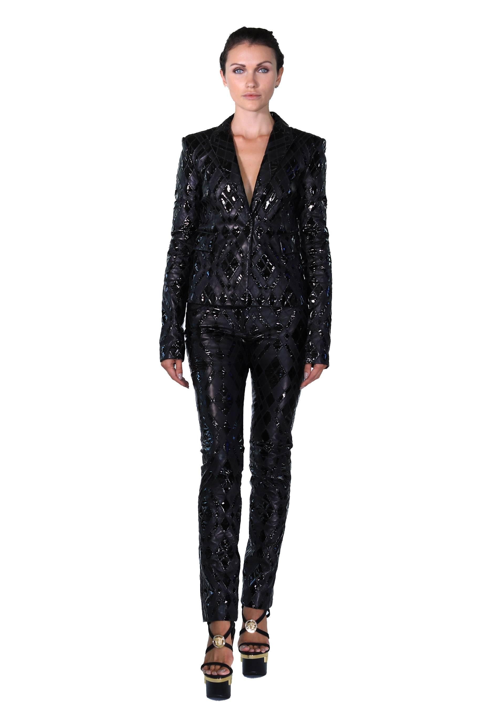 Tailleur pantalon en cuir noir patchwork Versace Pour femmes en vente