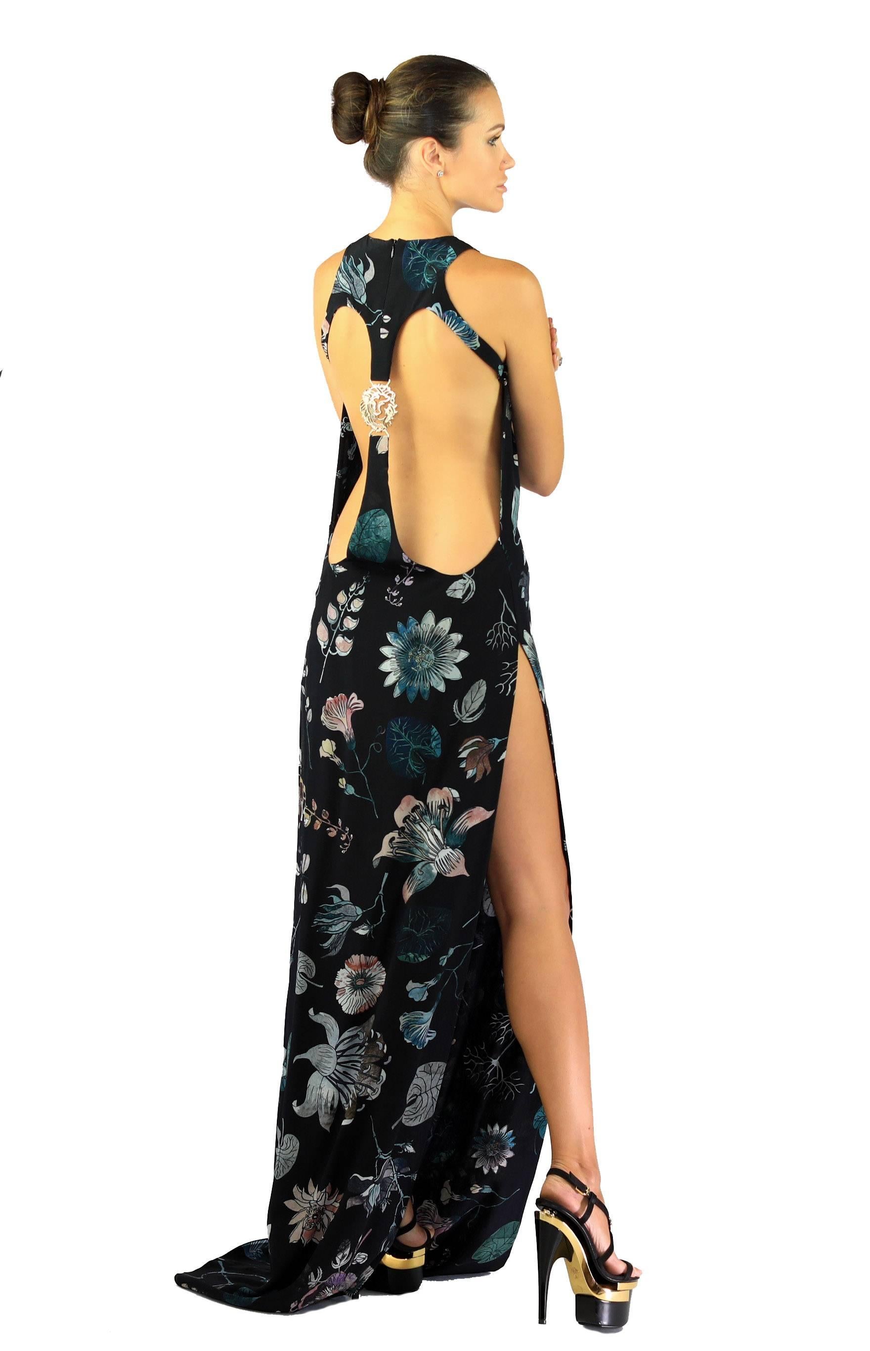 VERSACE VERSUS
+ Anthony Vaccarello 

Long 100%  silk dress


This lightweight floral print silk dress  is accented with a decorative lion medallion on the back. Lining 100% silk

Made in Italy

IT Size: 38 - US 2

Brand New

Tags attached.