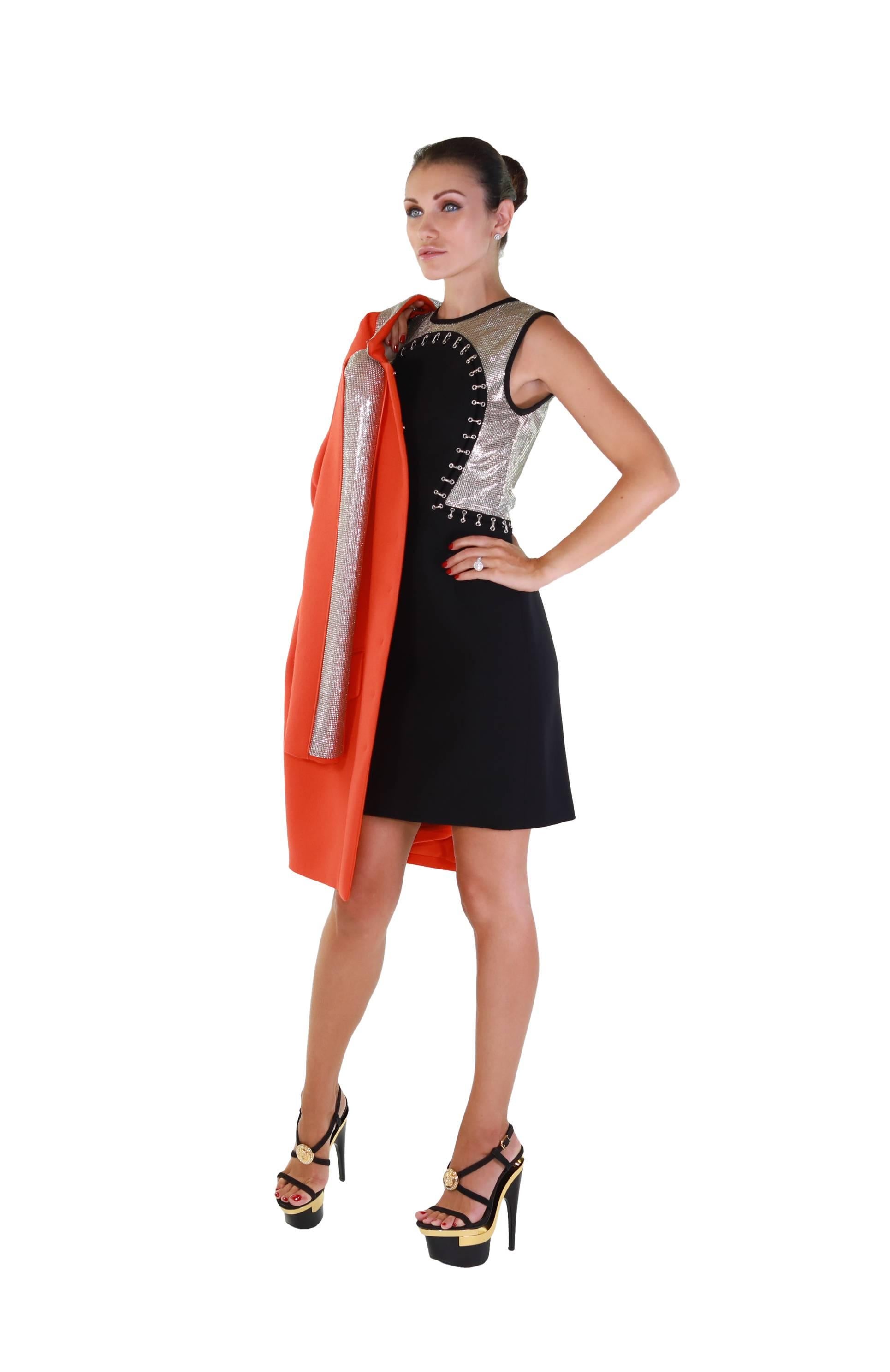 Schwarzes ärmelloses Kleid aus Metallkettengeflecht von Versace im Zustand „Neu“ im Angebot in Montgomery, TX