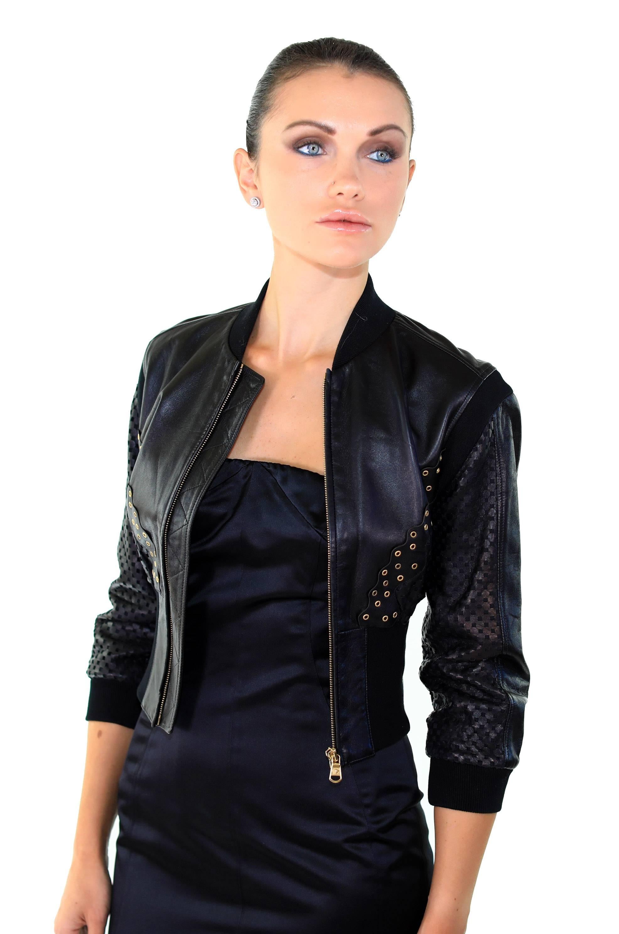 Schwarze VERSACE-Lederjacke in Kurzform im Zustand „Neu“ im Angebot in Montgomery, TX