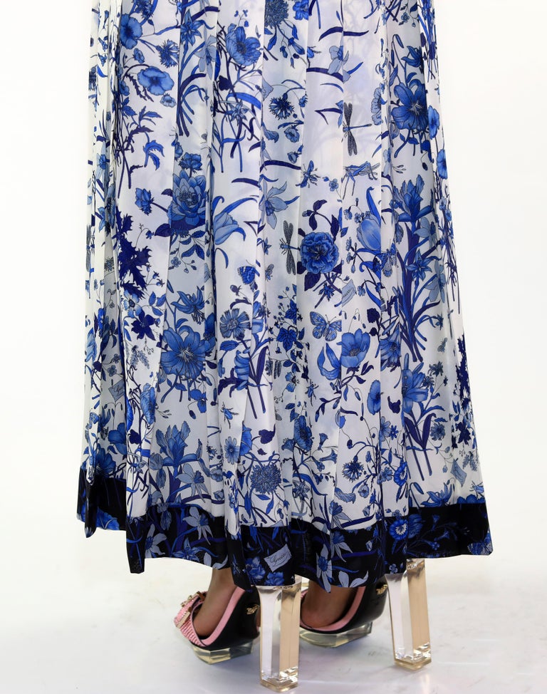 gucci blue floral dress Gucci Logo Silk Pleated Porcelain Garden Midi Dress Ivory Blue main image 0
