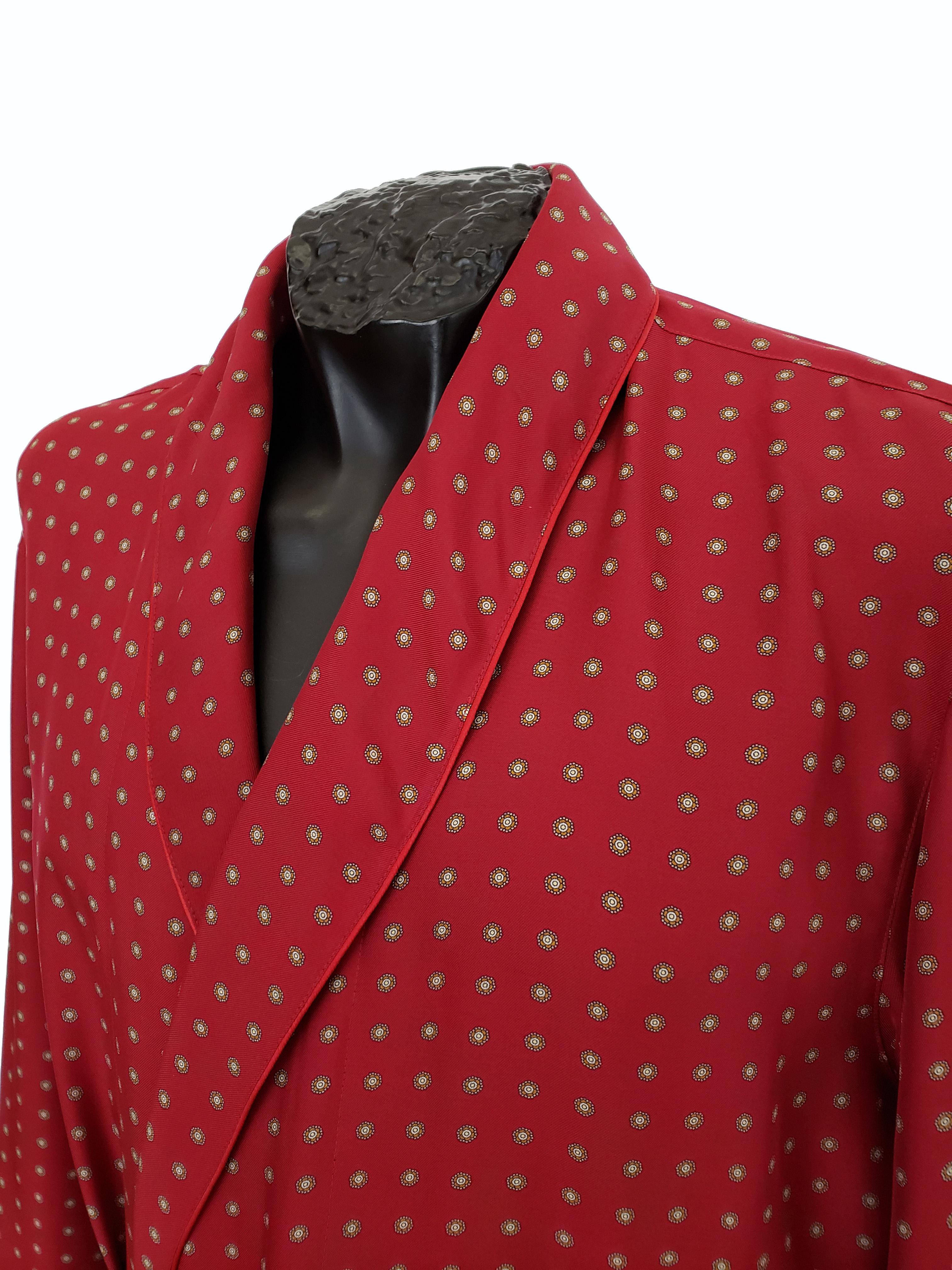 VERSACE  

Belted Robe

Ties at wrap front, vented sides


100% silk

IT Sizes: 4 - US M and 5 - US L

Made in Italy

Brand new