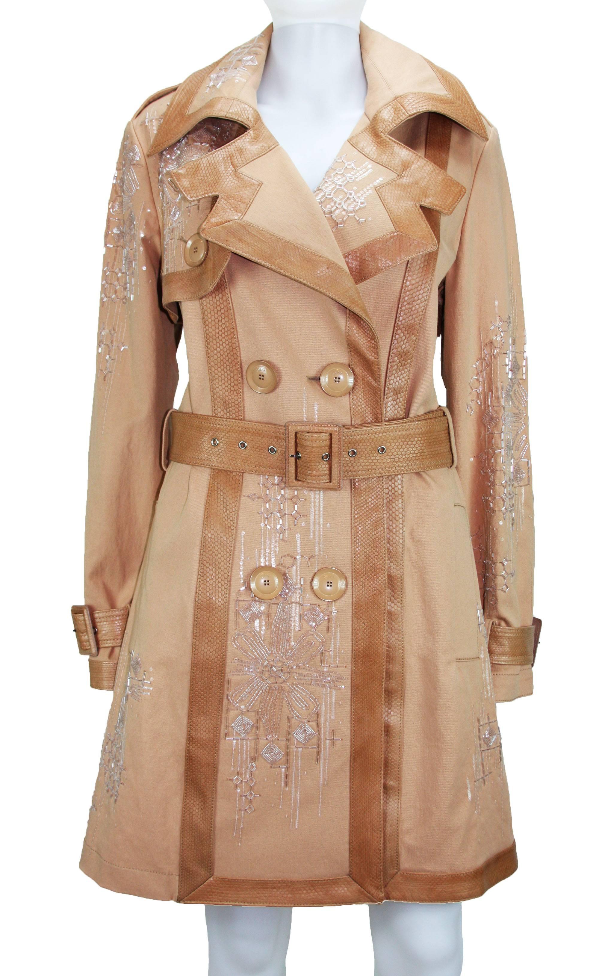 Christian Dior Embellished Trench Coat

Christian Dior Boutique 
 
FR size 40 - US 8

98% Cotton, 2% Lycra, 100% Snake, Clear Glass Beads.

New without tag.