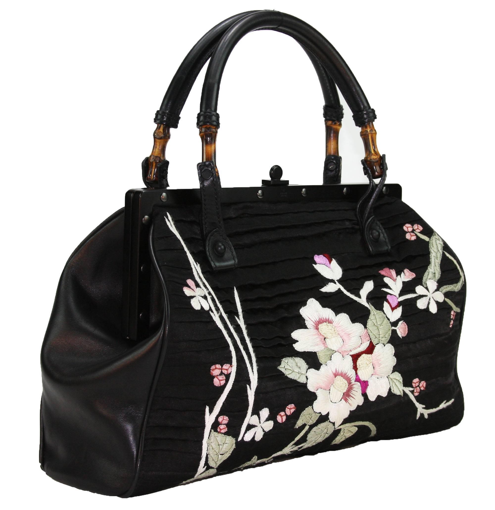 TOM FORD for GUCCI BLACK SILK FRAME JAPANISE FLOWERS BAG
S/S 2003 COLLECTION

RARE & COLLECTIBLE
COLOR – BLACK
SILK, LEATHER, BAMBOO
FLORAL JAPANISE EMBROIDERY IN WHITE, PINK, RED, GREEN ON BOTH SIDES
LEATHER SIDE PANES
FRAME-SHAPED