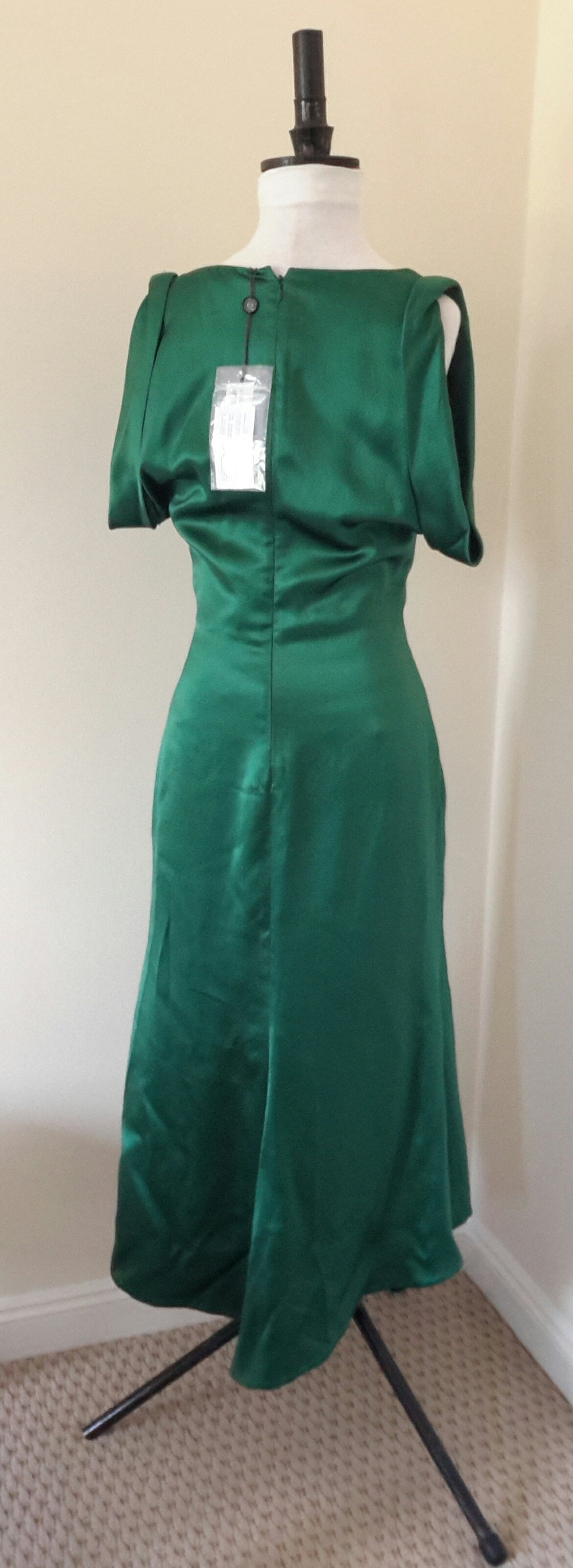 Alexander Mcqueens best work from 2007. Fishtail drop hem, sumptuous light reflecting silk. Tags still attached, labeled IT38 which is XS.

Please note this dress does have runs in the silk, has only been tried on since being bought. Thing is, the