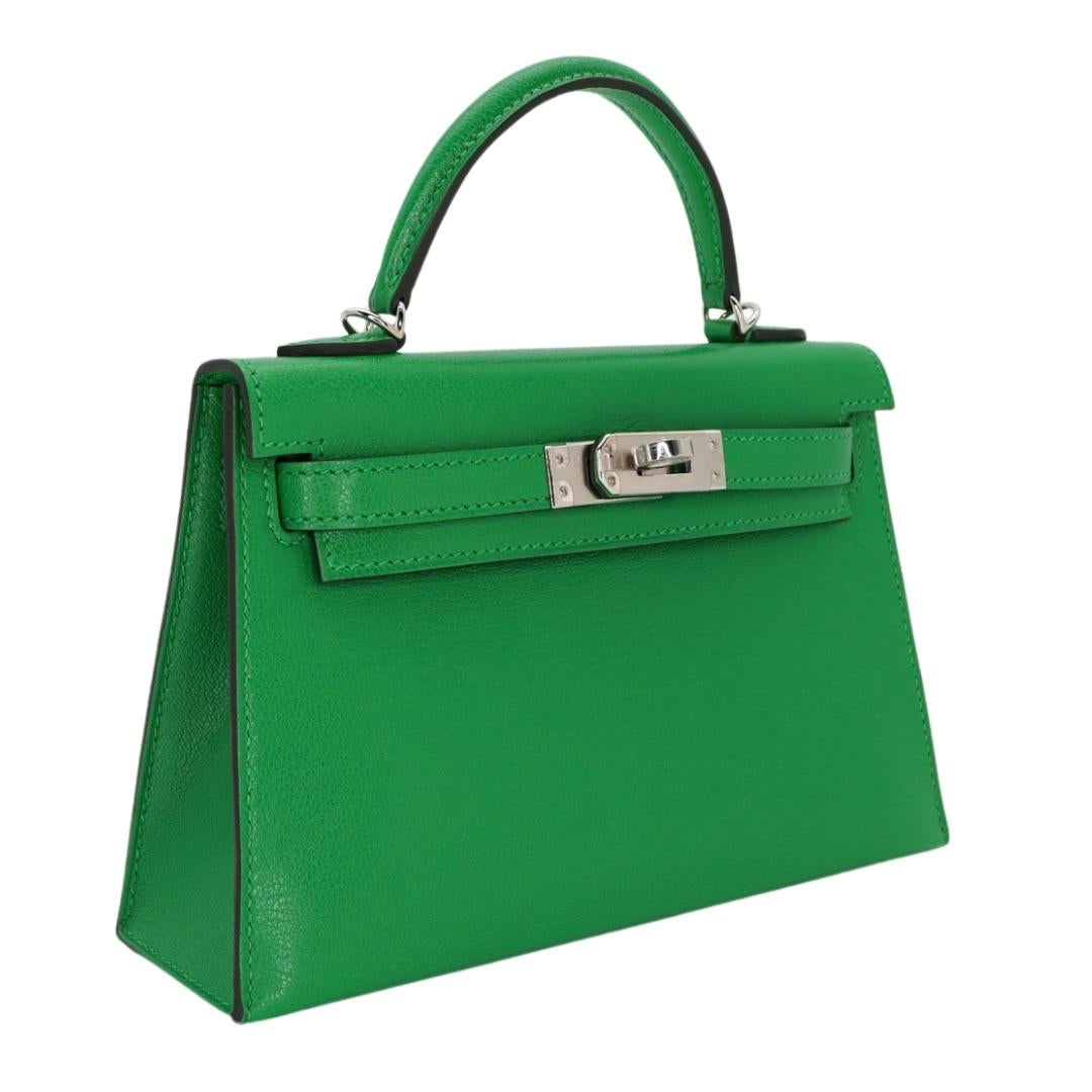 Marque : Hermès
Style : Kelly II Sellier Mini
Taille : 20cm
Couleur : Bambou
MATERIAL : Cuir de chevreuil
Quincaillerie : Quincaillerie Palladium (PHW)
Dimensions : 7.5