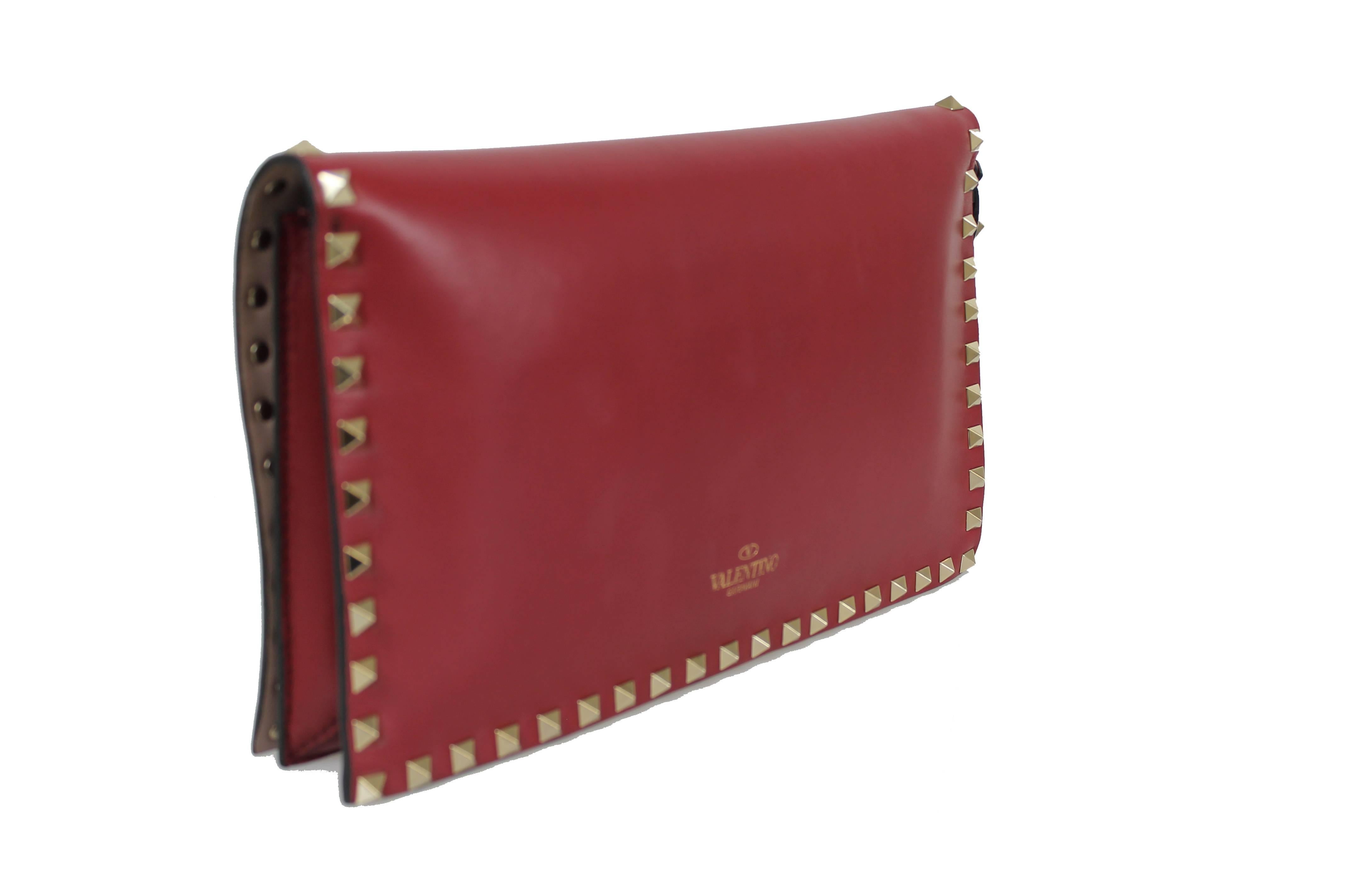 Valentino Red Rockstud Clutch Bag

Genuine leather outer and lining with gold-tone hardware
Made in Italy
Measures approx 11.4