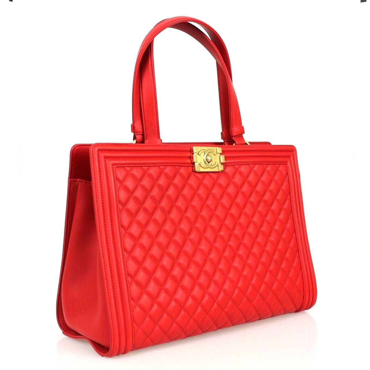 Chanel stunning 2015 cruise collection Large Boy Chanel Shopping tote. Features: vibrant red quilted leather and gold hardware.

Includes: Authenticity Card and dust bag 

DOES NOT INCLUDE TAGS NOR BOX