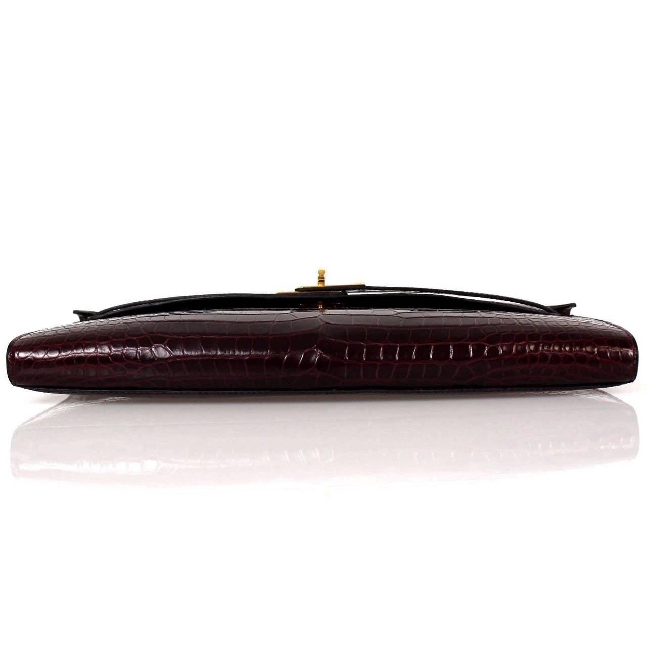 Hermès Burgundy Shiny Niloticus Gold HDW 2015 Kelly Cut Pochette Clutch In New Condition For Sale In Miami, FL