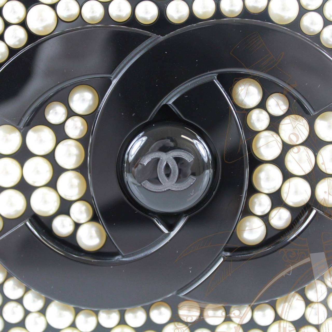 Chanel Black Plexiglass Pearl Embellished 2014 Cc Logo Lego Clutch In New Condition For Sale In Miami, FL