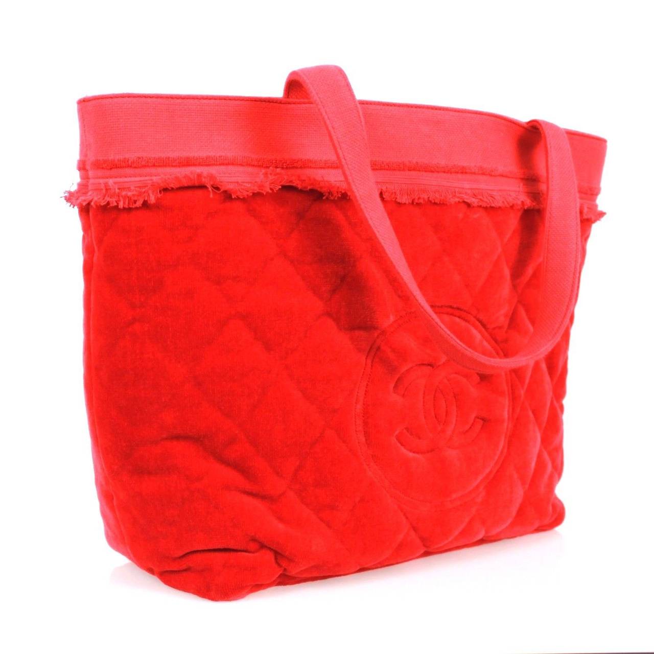 Chanel Candy Red Quilted 100% Cotton 2015 Cc Logo Beach Towel Bag In New Condition For Sale In Miami, FL