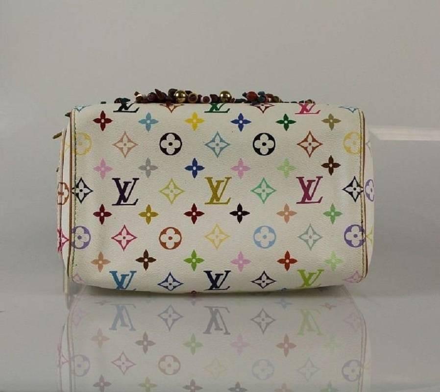 The Monogram reinvents itself in its most fertile year with a strip of fringed leather in different colors and glass paste beads inspired by Elvis costumes .
Is a great piece for Louis Vuitton, and amazing tote bag for any occasion.

ODOR FREE. . 