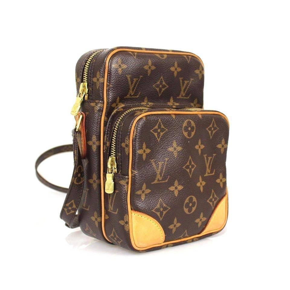 
This adorable Louis Vuitton Danube bag will have people turning heads. It's efficient size will allow the comfort ability to carry around and create a casual look. Large external zipper pocket, Leather interior, and one large internal