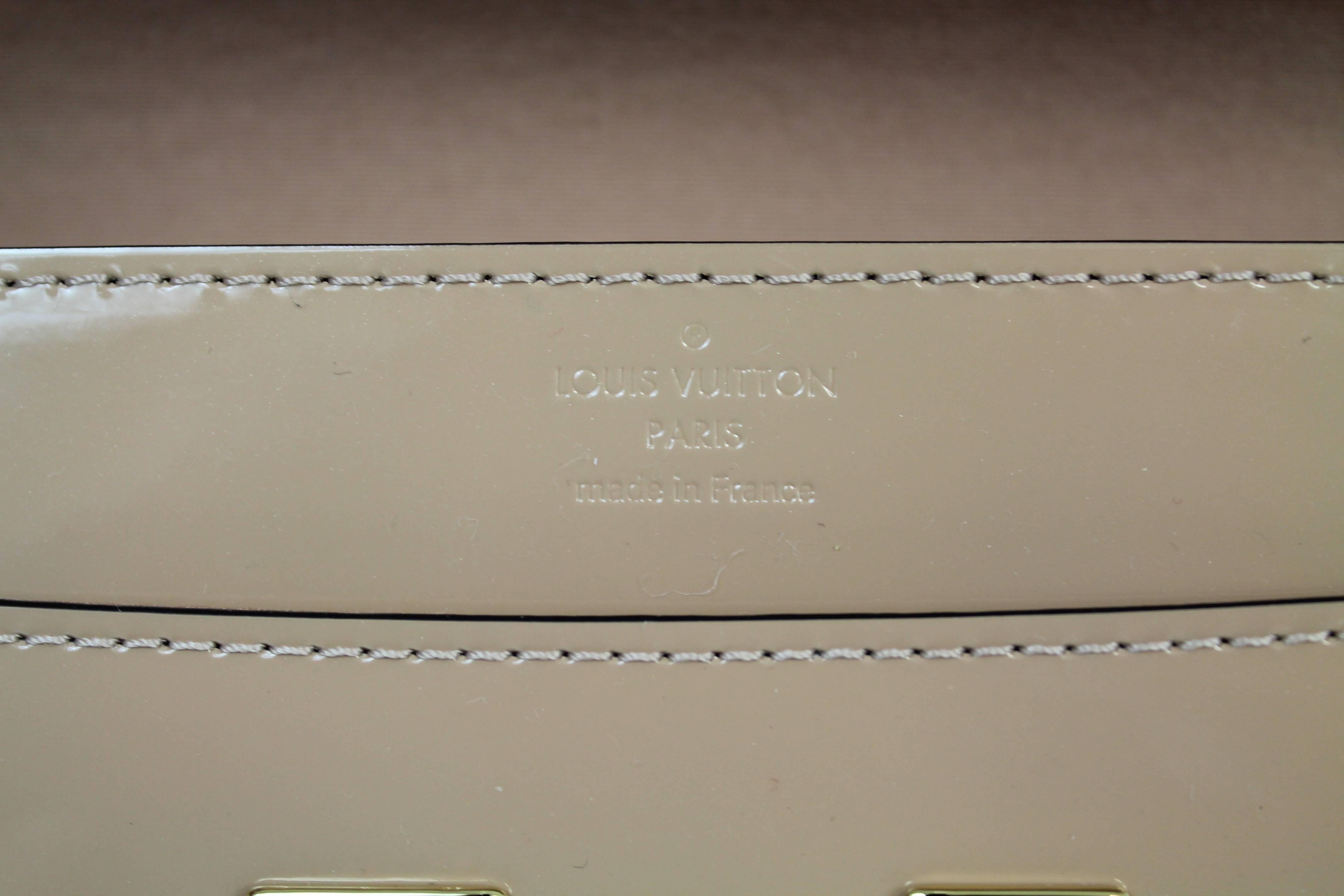 Brown LOUIS VUITTON Patent Leather Nude Clutch For Sale