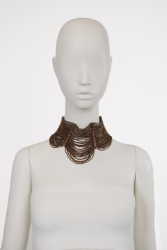 Gargantilla con abalorios de bronce «Maasai» de Christian Dior, diseñada por John Galliano en 1998