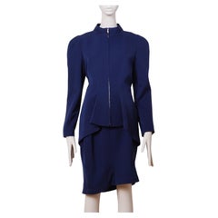 THIERRY MUGLER A/I 1989: tailleur scultoreo blu navy con chiusura a zip