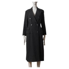 GUCCI par TOM FORD, collection automne-hiver 1996 : manteau à fines rayures présenté lors du défilé et de la campagne publicitaire