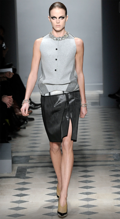 BALENCIAGA di NICOLAS GHESQUIÈRE Autunno/Inverno 2008: tacchi futuristici dalla passerella