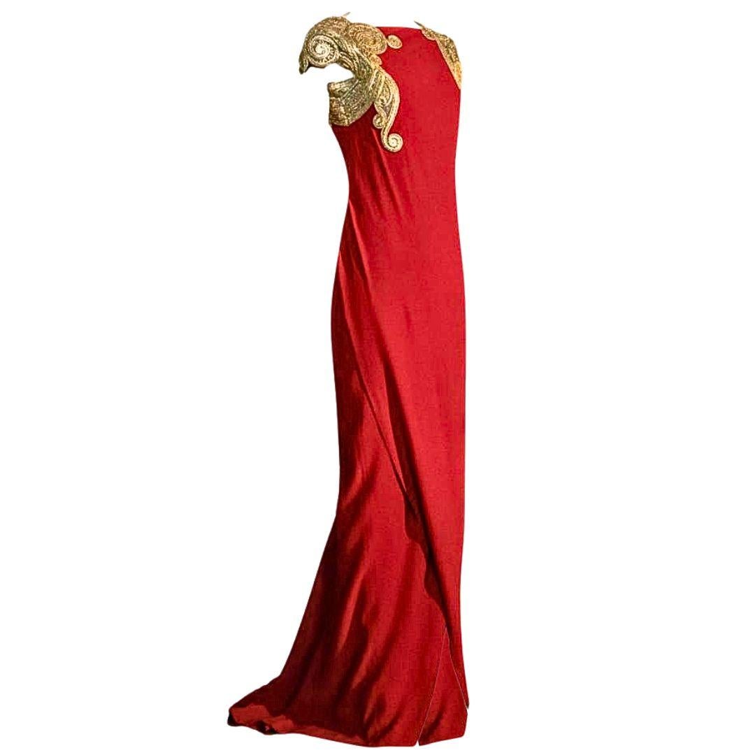 Gianfranco Ferre Runway Rotes Abendkleid mit Goldbesatz Herbst/Winter 1992 Sz 40IT im Zustand „Gut“ im Angebot in Saint Petersburg, FL