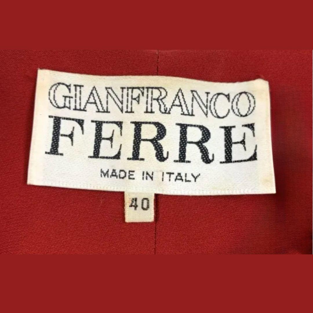 Gianfranco Ferre Runway Rotes Abendkleid mit Goldbesatz Herbst/Winter 1992 Sz 40IT im Angebot 1