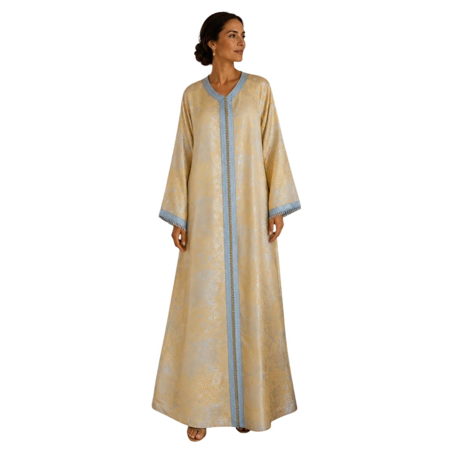 Robe longue en brocart doré et argenté métallisé, style caftan, 1970