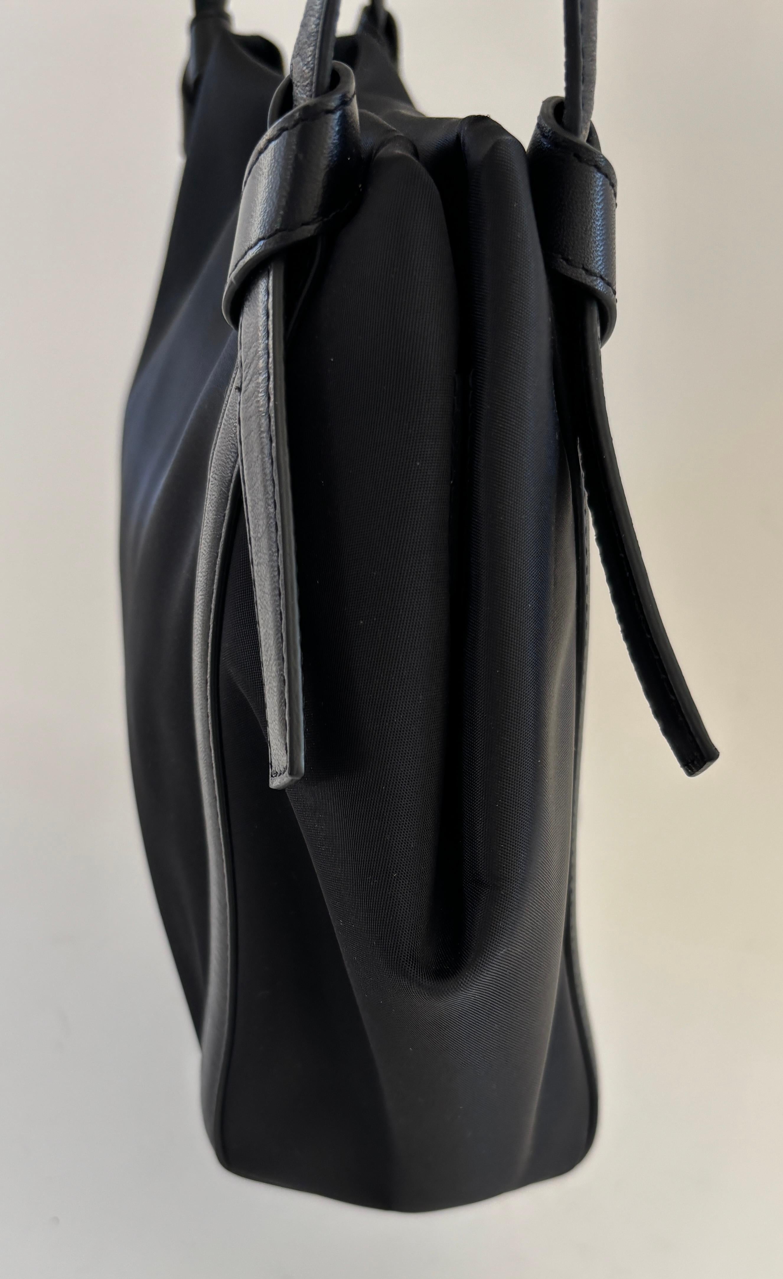 Kenzo Vintage Sac en Nylon Noir avec Poisson Koi en Résine 1990 en vente 8