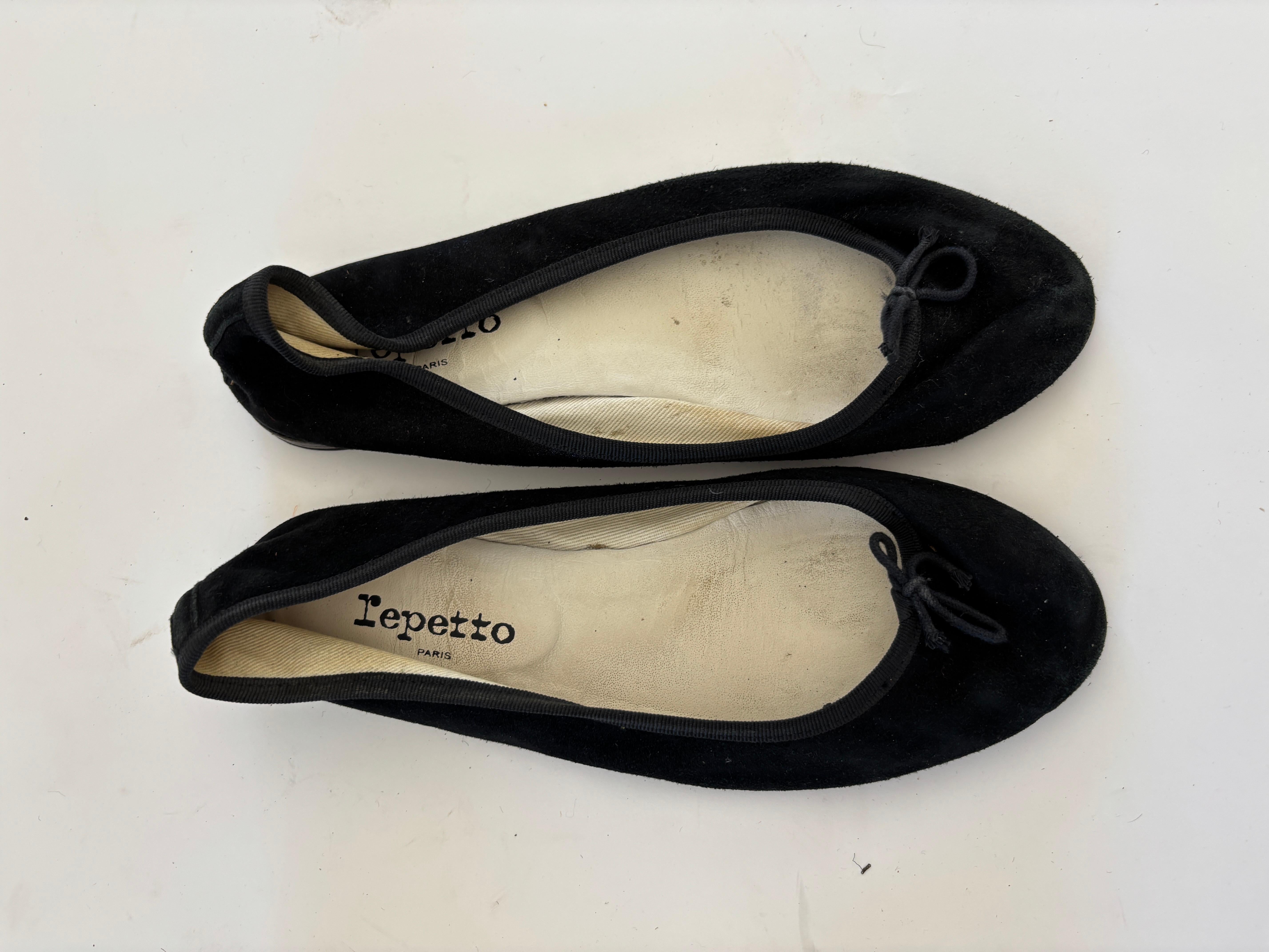 Repetto Ballerines en daim bleu marine et noir 2 paires État moyen - En vente à North Hollywood, CA