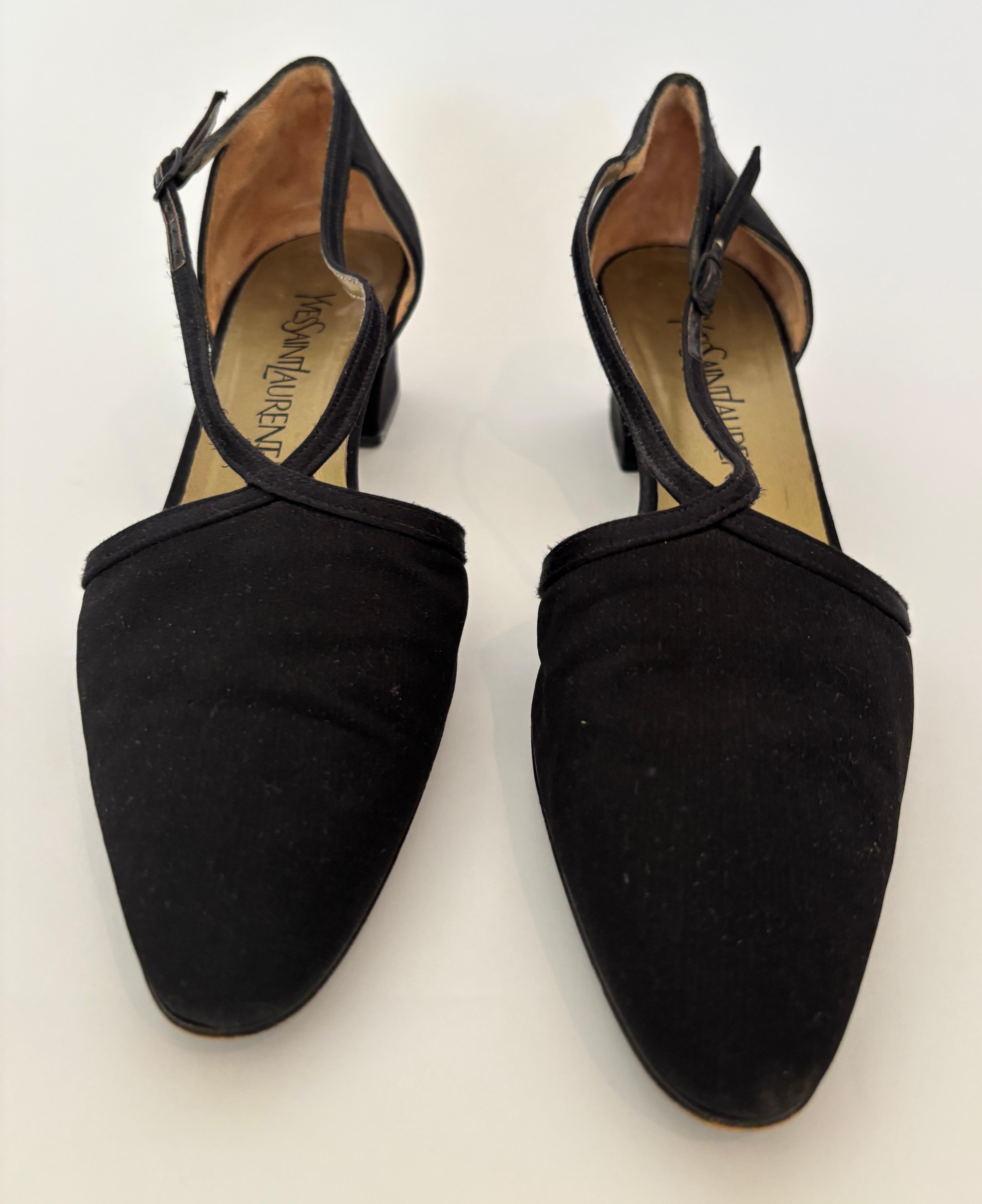 Yves Saint Laurent Escarpins en daim noir avec brides à la cheville en vente 2