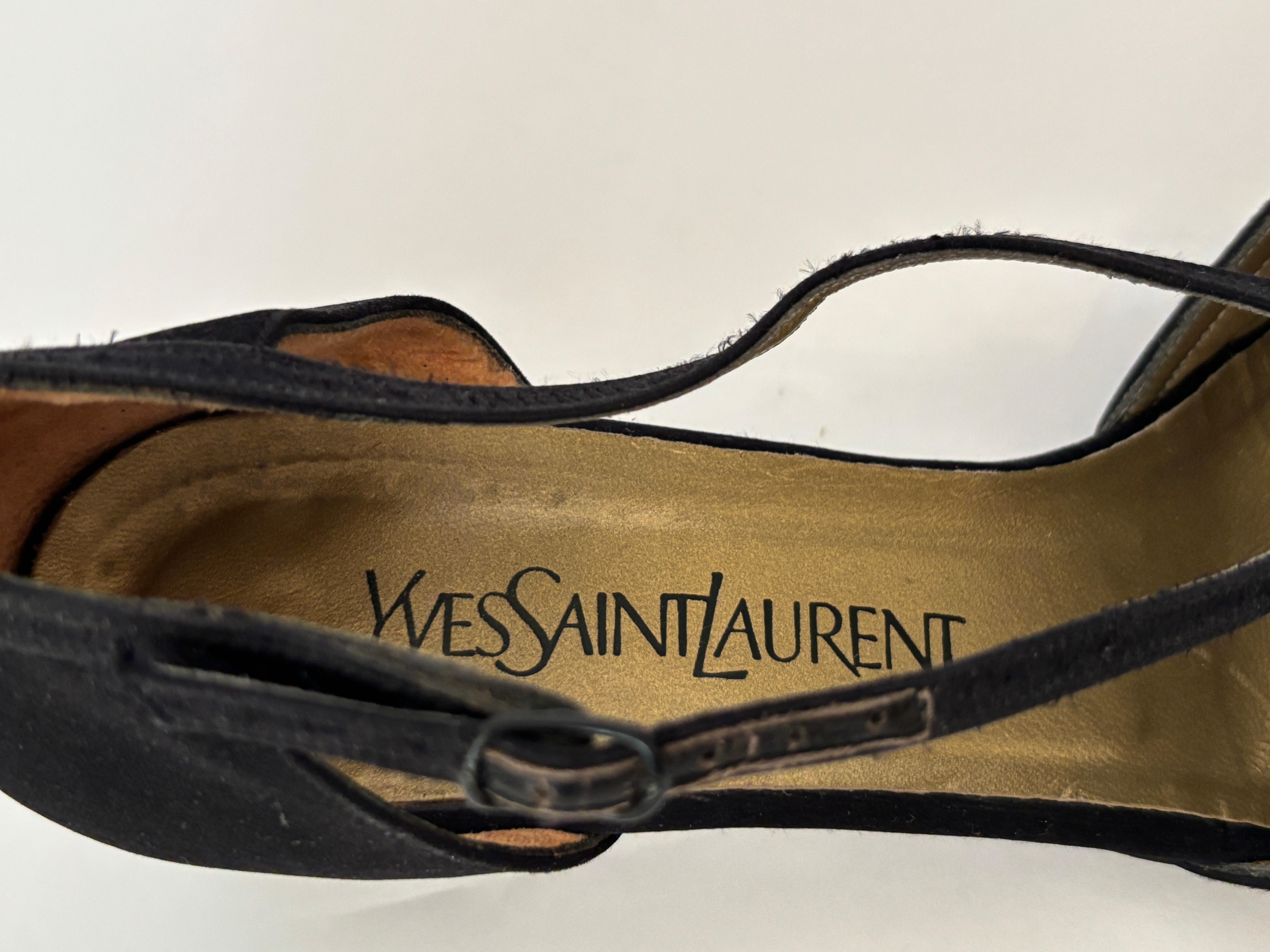 Yves Saint Laurent Escarpins en daim noir avec brides à la cheville en vente 7