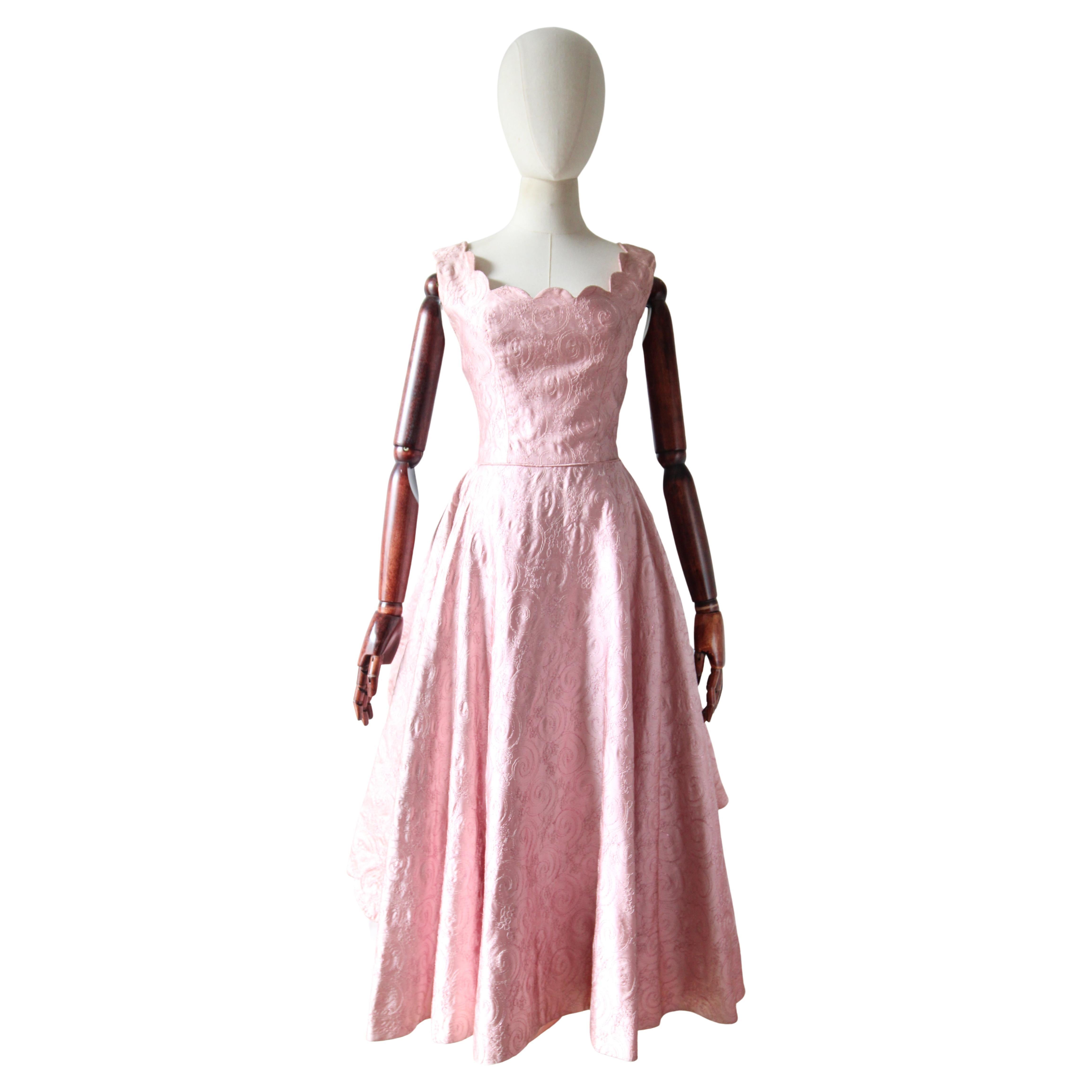 Vintage 1950 Pink Satin Embroidered Scalloped Tiered Tulle Dress UK 6-8 US 2-4 in vendita