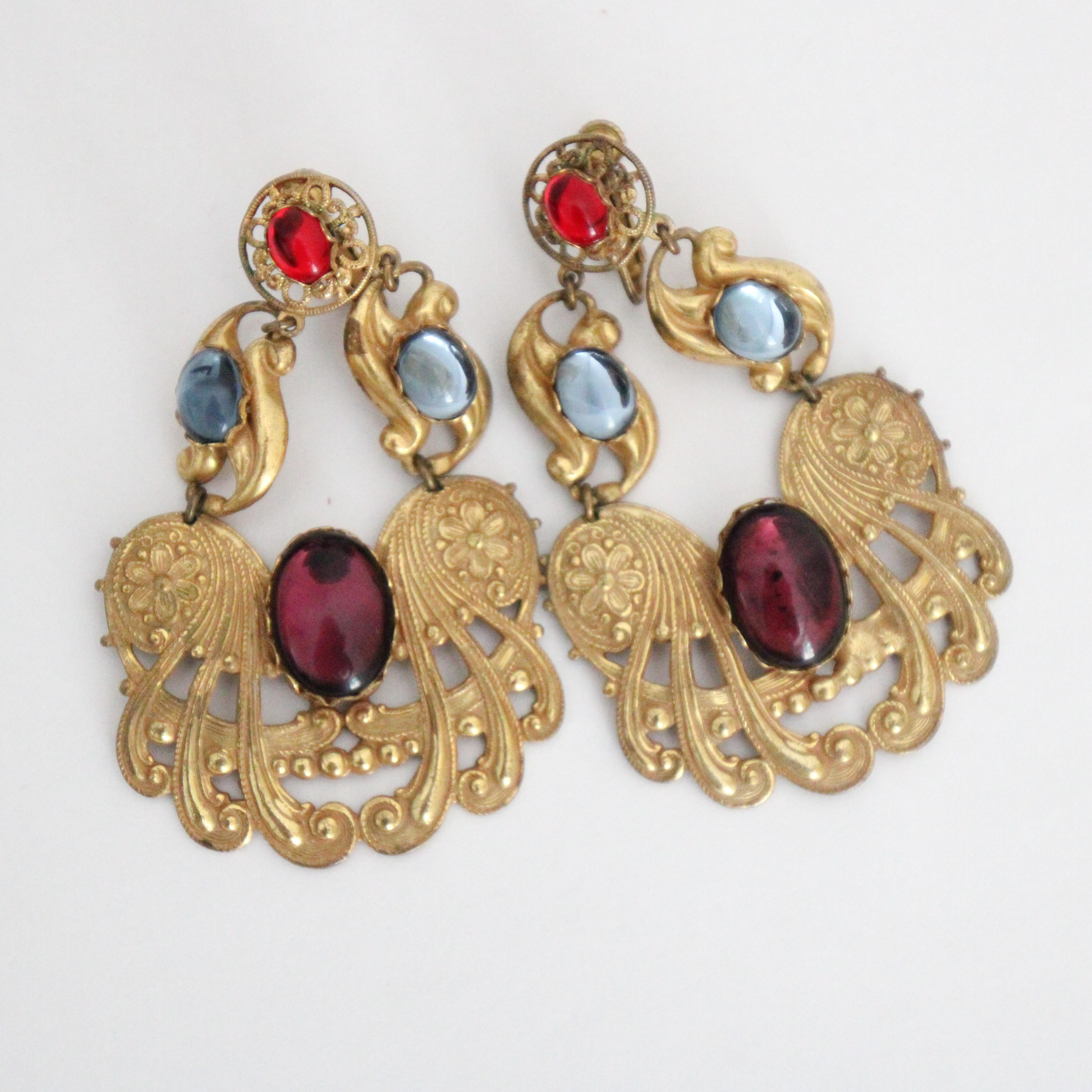Pendientes de clip vintage de los años 60 Miriam Haskell Pendientes de cabujón de filigrana Haskell Art Decó en venta