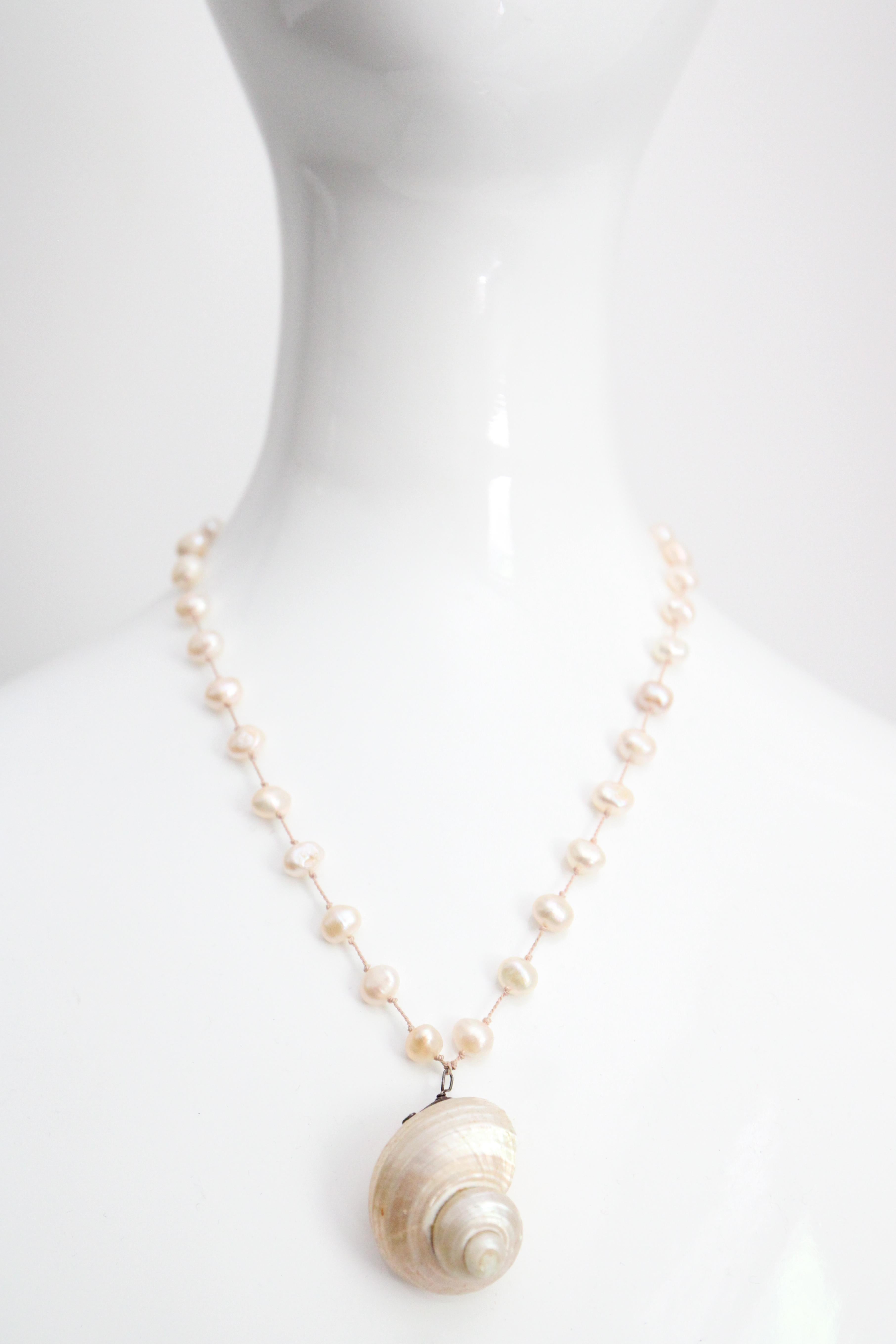 Perlina Collana di perle vintage Collana di conchiglie filo di perle madreperla conchiglia in vendita