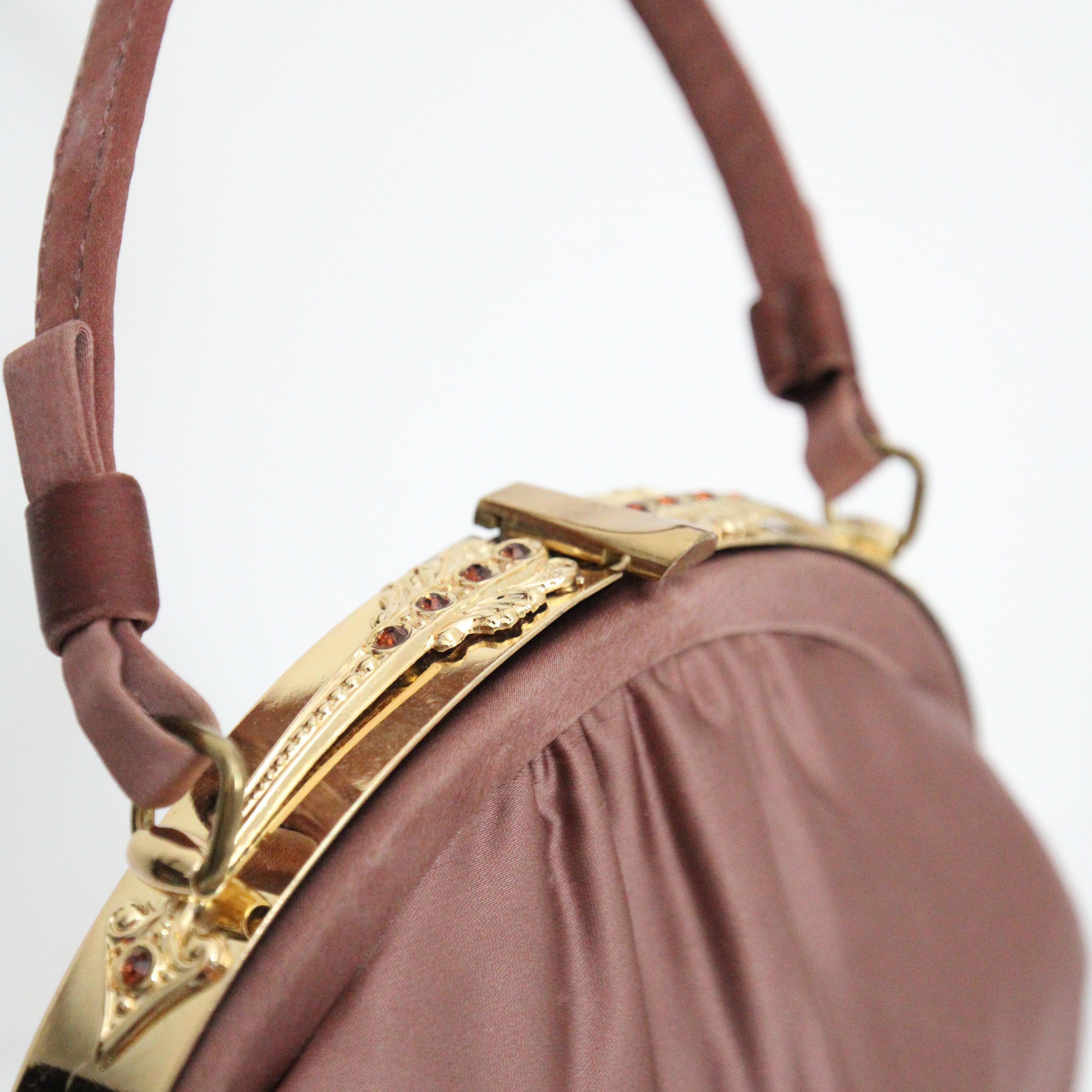Vintage 1950's Mauve Satin Strass Abendtasche Cocktailtasche 1950s Geldbörse im Zustand „Gut“ im Angebot in Cheltenham, GB