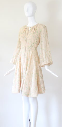 Vintage 1960s Cotton Daisy Print Dress Bishop Sleeve US 6 UK 10