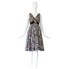Vintage-Kleid aus den 1950er Jahren mit herbstlichem Blumenmuster und Samtband, Größe US 4, UK 8