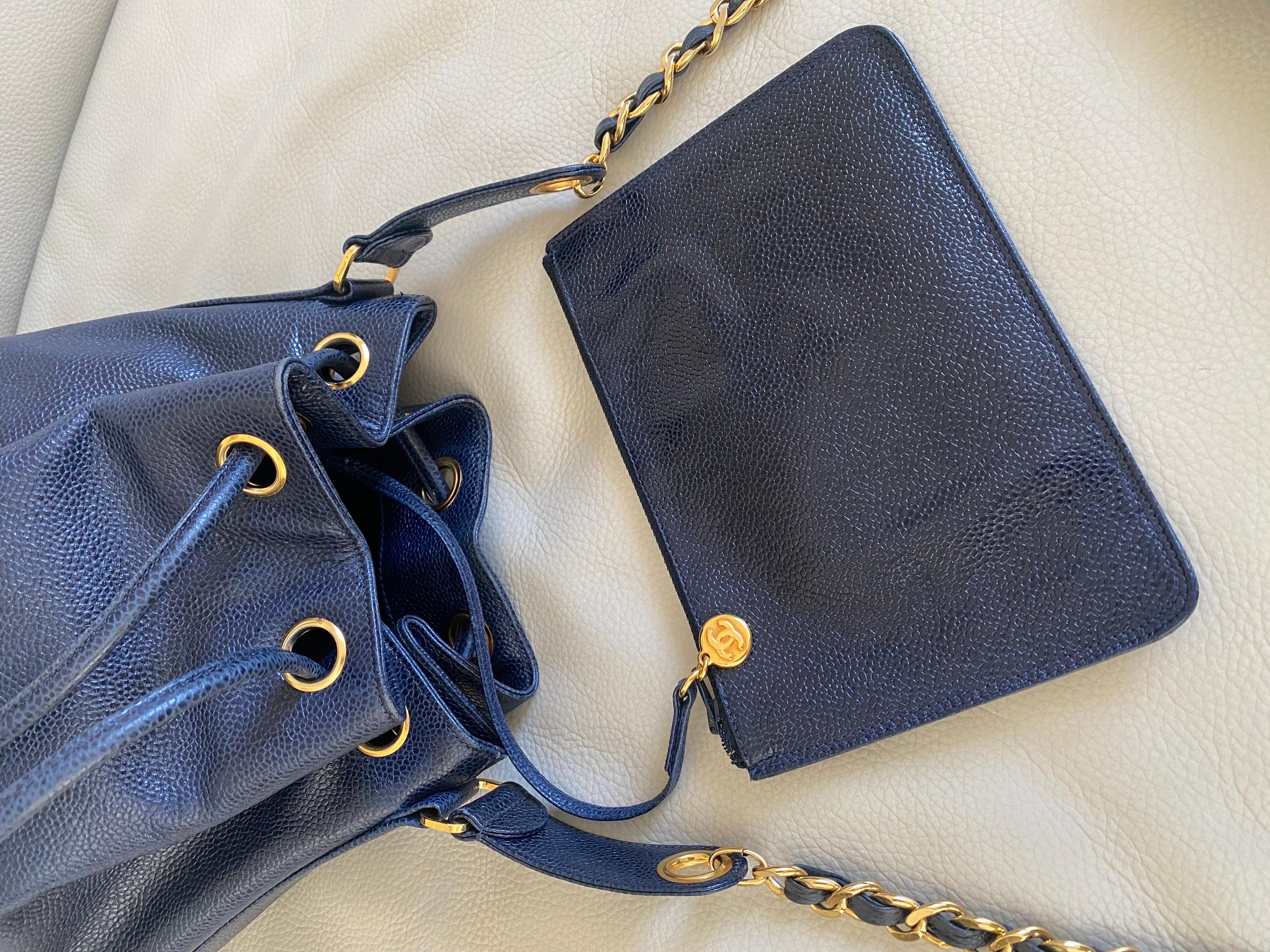 1990s Chanel ICONIC CC vintage navy blue drawstring bucket bag For Sale 1