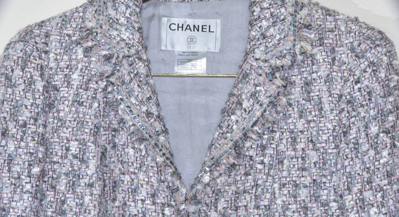 Iconic Chanel Boucle Suit with Matching Shawl. In Excellent Condition For Sale In Teaneck, NJ