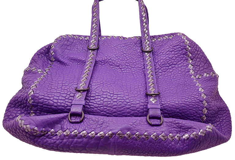 Gorgeous Bottega Veneta Purple Handbag In Excellent Condition In Teaneck, NJ