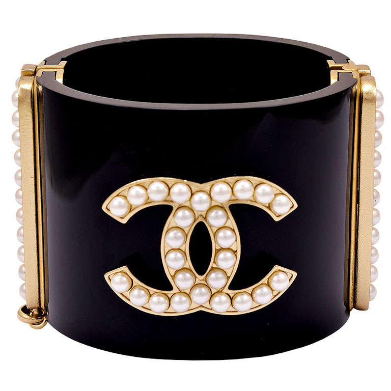 CHANEL 2014 Runway Signature Cuff