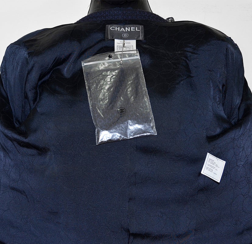 Gorgeous Chanel Navy Suit In Excellent Condition For Sale In Teaneck, NJ