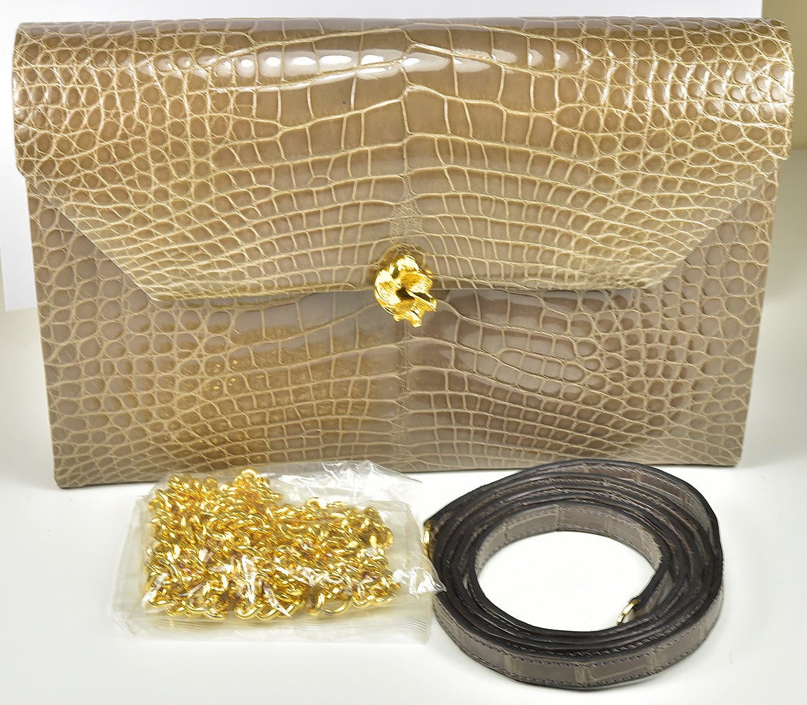 Iconic vintage Helene Arpels clutch taupe alligator clutch bag in excellent condition.