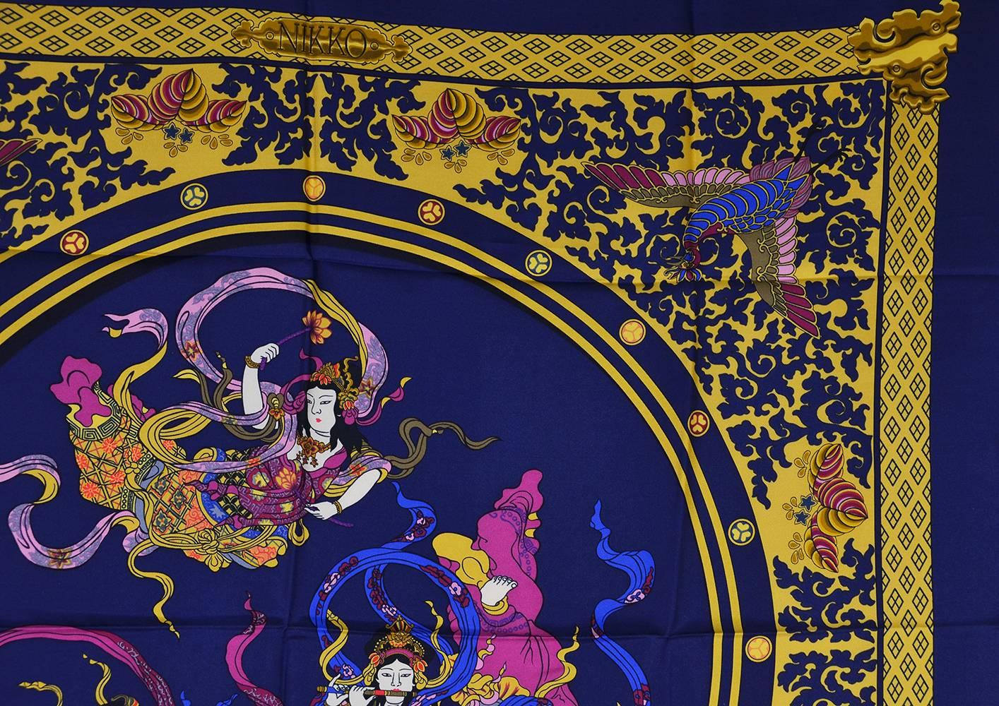 Donna Splendido foulard in seta di Hermes Nikko
