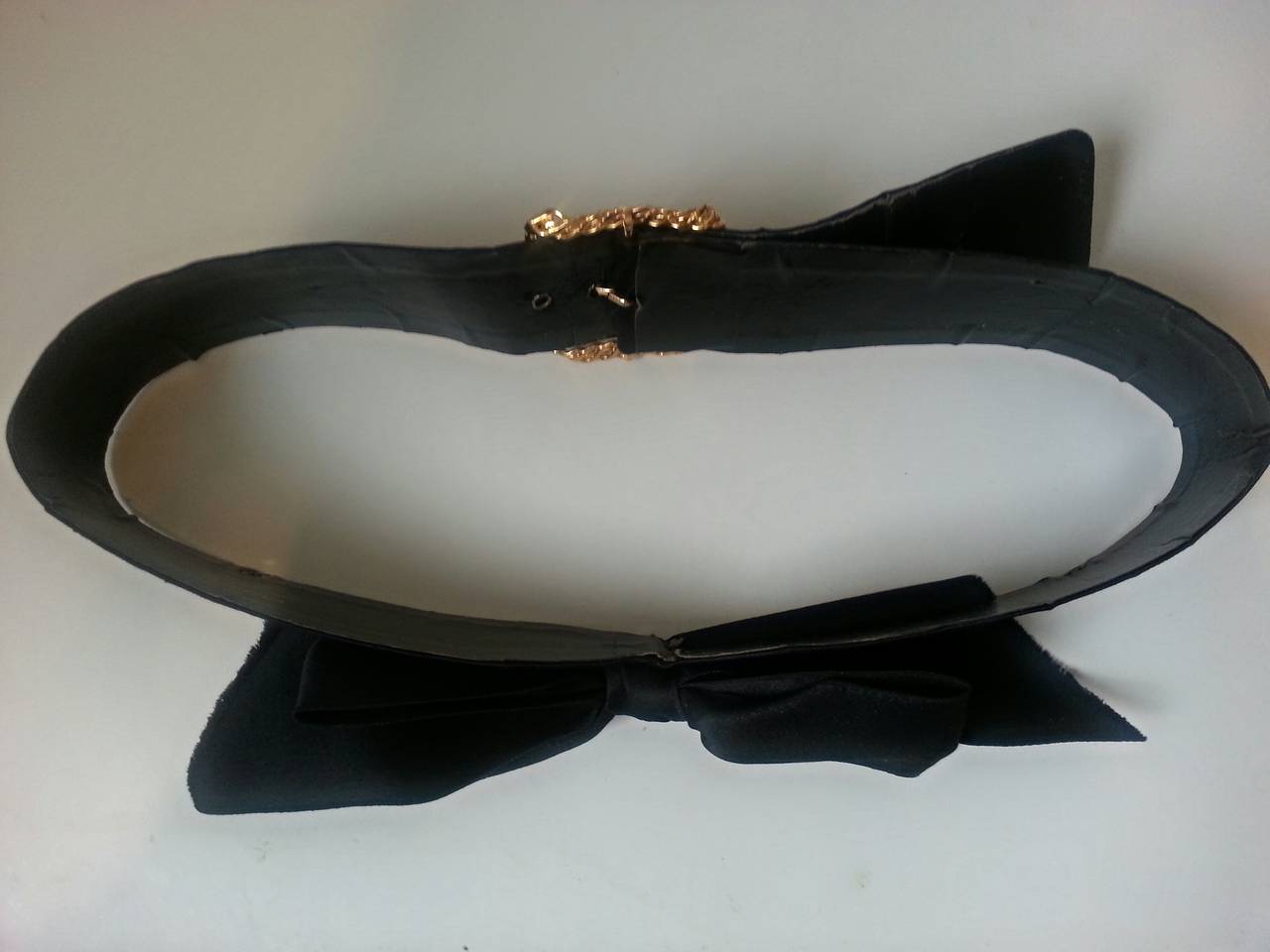 Important 1984 Chanel Black Silk Bow Belt From Lagerfeld's First Collection For Sale 1