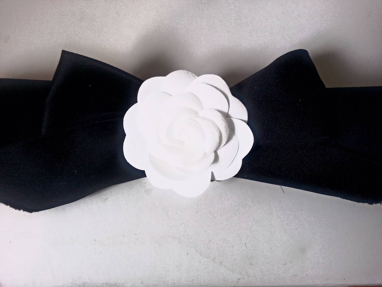 Important 1984 Chanel Black Silk Bow Belt From Lagerfeld's First Collection In Excellent Condition For Sale In London, UK