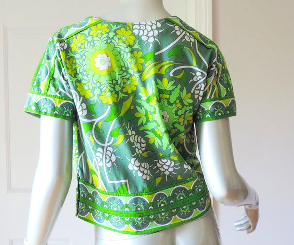 A very early and rare museum quality silk top by Emilio Pucci, that was part of the collection he showed in his first shop in Florence. 

Made from silk and cotton, and hand-printed, it has a charming bateaux neckline and fastens at the side with