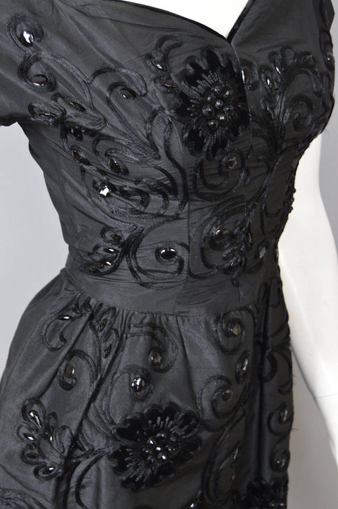 1950s Demi-Couture Adele Simpson Beaded Black Silk Cocktail Dress In Excellent Condition For Sale In London, UK