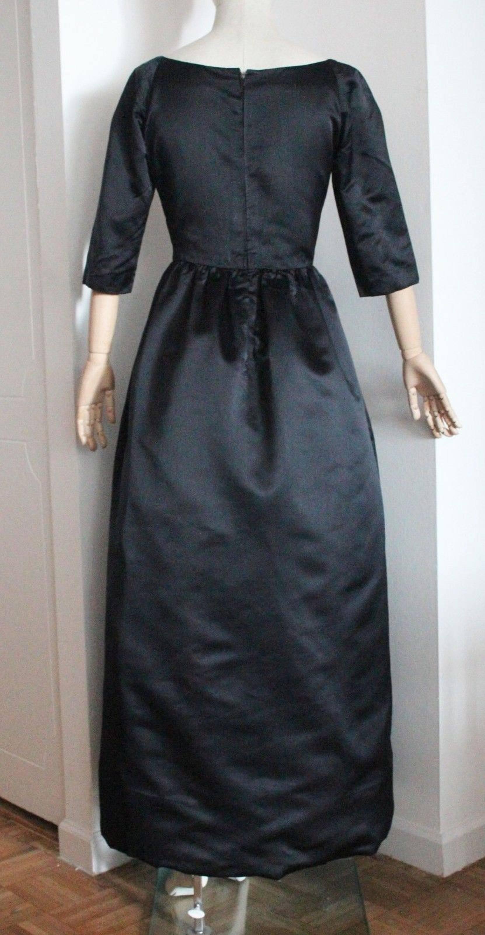 Museum Quality 1958 Christian Dior Black Satin Evening Dress With Bow In Excellent Condition For Sale In London, UK